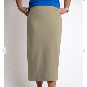NWT Nuggles khaki skirt, size L.